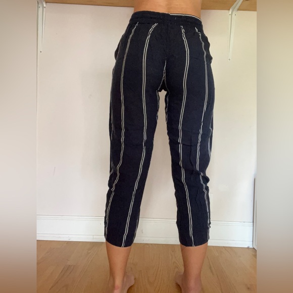 Woman’s Pants - Picture 3 of 8